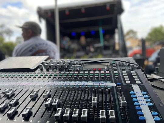 Allen &health QU-16 powered mixer