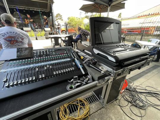 Allen &health QU-16 powered mixer